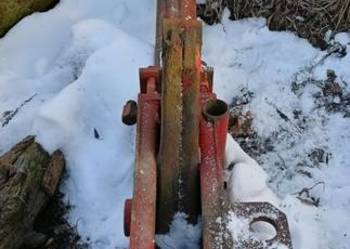 Siłownik hydrauliczny z jarzmem od wideł koparka Białoruś JUMZ