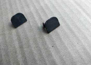 FIAT UNO ZAŚLEPKA ŚRUB MOCUJĄCYCH ZEGAREK KONSOLE ŚRODKOWĄ