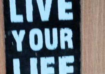 Tabliczka Żyj swoim życiem teraz, nie jutro