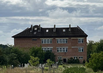Budynek 1024m z działką 7600 m²