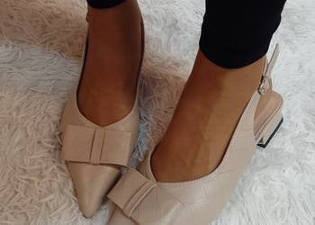 (43) Beżowe, niskie czółenka wieczorowe z odkrytą piętą, NOWE