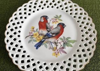 Kolekcjonerski talerz z motywem gila ręcznie zdobiony.