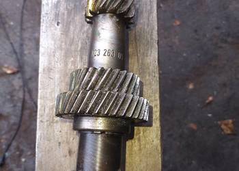 Mercedes w 1232630902 walek wałek skrzyni biegów