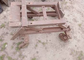 Wózek do rozpoławiania ciągnika