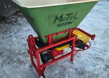 Rozsiewacz do nawozów, wapna i poplonów MOTYL NO31M