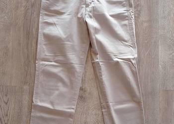 Beżowe spodnie rurki