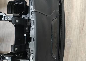 Deska rozdzielcza wraz z napinaczami, poduszka kierownicy, pasażera ram V