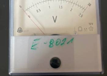 Woltomierz analogowy tablicowy 30v