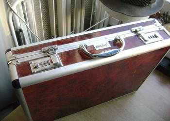 Starocie z PRL Stare sztućce = Neseser KINGhoff pusty po zestawie sztućców