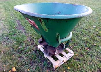 Rozsiewacz nawozu Amazone 400kg Transport Siewnik dwutarczowy