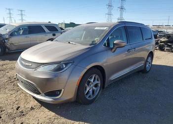 Chrysler Pacifica Touring L rok 2017