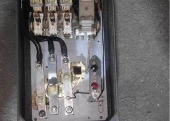 Bardzo ładna rozdzielnia z mostem szynowym