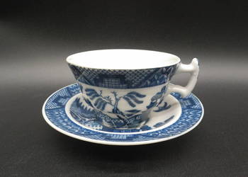 Filiżanka z talerzykiem – porcelana w stylu „Blue Willow”- chińska baśń
