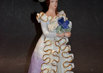 Figurka Porcelana reg. Alba Iulia Rumunia koronki kwiaciarka Figurka Porcelana reg. Alba Iulia Rumunia koronki kwiaciarka