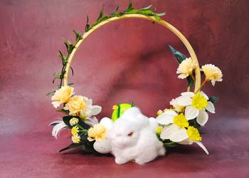 Stroik wielkanocny z króliczkiem