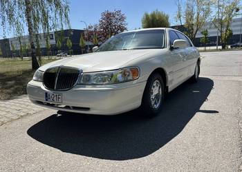 Lincoln Town Car Touring Sedan, możliwa zamiana.