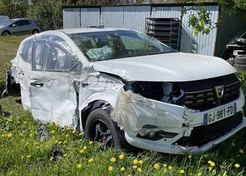 Dacia sandero III 1.0tce  rozbita - po opłatach