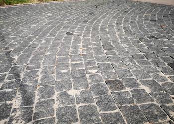 Czarna kostka granitowa 10x10x5 - do ułożenia z 1 tony 7,5m2