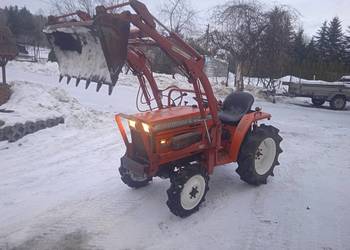 Traktor 4x4 z turem hinomoto c174