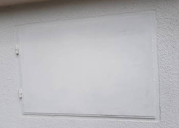 Właz , drzwi , klapa do wsypu.