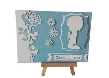 Zawiadomienia Komunia Chłopiec Klęczący Róża C6 Błękit - Biel