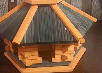 Karmnik z zasypem dla ptaków