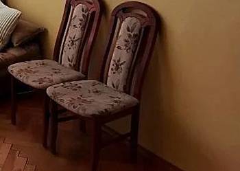 Krzesła plus stół rozkładany.