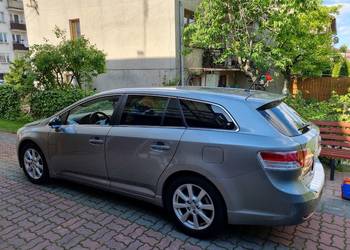 Sprzedam Toyote Avensis 2.0 D4D mały przebieg