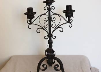 Stary świecznik kuty metalowy żeliwny zdobiony