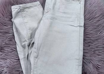 Spodnie beżowe Stradivarius S