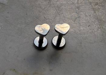 Kolczyk Labret Push-In Tytan Serce 4 mm, 6 mm (16G / 1.2 mm)