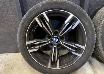 Oryginalne, odlewane felgi aluminiowe BMW z oponami Pirelli 245/45 R18 100Y