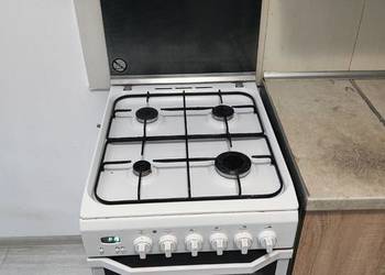 Kuchenka gazowa z piekarnikiem elektrycznym