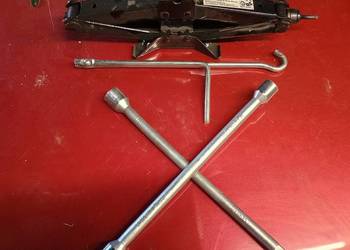 Lewarek podnosnik trapezowy klucz zestaw.