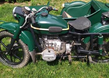 Motocykl URAL  IMZ  ze wstecznym i z  koszem bocznym