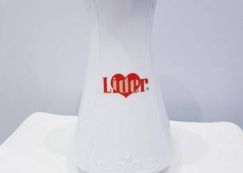 Logowany wazonik z porcelany Chodzież