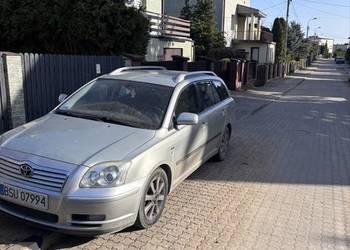 Sprzedam Toyote avensis z hakiem