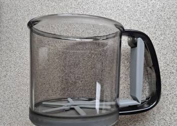 Sitko do przesiewania mąki z uchwytem