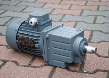 Motoreduktor kołnierzowy 0.37kw. 57obr./min. LENZE