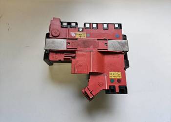 BMW E87 E90 SKRZYNKA BEZPIECZNIKÓW 10688710