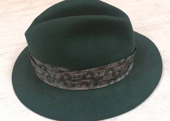 Elegancki filcowy kapelusz