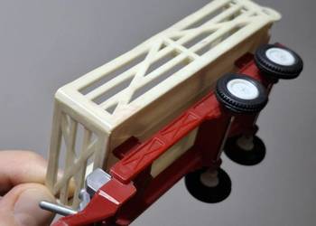 New Ray kolekcjonerski model przyczepy