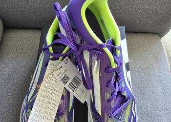 Buty sportowe Adidas.