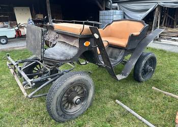 Bryczka przedwojenna / rzemieślnicze koła - stan bardzo dobry.