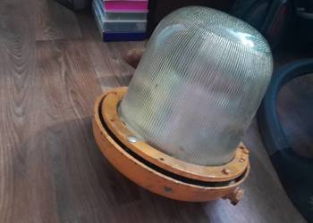 Stara lampa przemysłowa