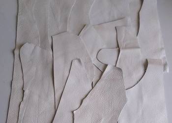 Skóra (490 g) Licowa Włoska średnie i małe kawałki Biały różne odcienie