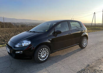Samochód Fiat Punto 1,4 77KM czarny, mały przebieg, zadbany, garażowany,