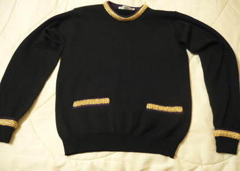 Sweter czarny z złotymi aplikacjami