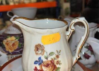 Mlecznik z brązowymi różami.  Bucka& Nissen. Denmark. Mlecznik z brązowymi różami.  Bucka& Nissen. Denmark.