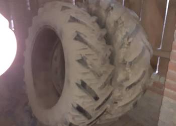 Dwie opony 16,9 R38 do ciągnika